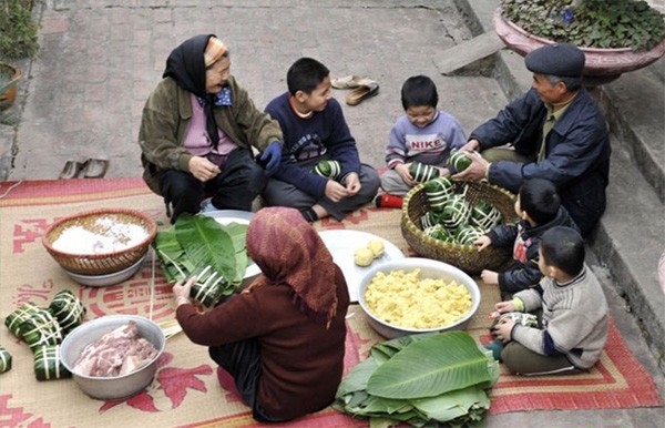 cung con goi banh chung – giu nep nha va giu hon tet viet - 2